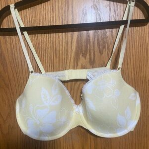Cute ruffle trim hibiscus floral print
